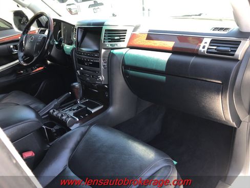 Used 2015 Lexus LX 570 4WD w/ Luxury Package image 25