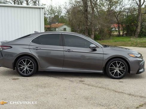 Used 2023 Toyota Camry SE w/ Convenience Package image 4