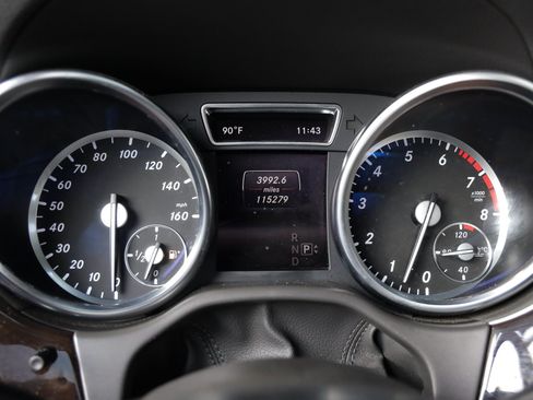 Used 2015 Mercedes-Benz GL 450 4MATIC image 36