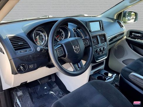 Used 2019 Dodge Grand Caravan SE FWD image 15