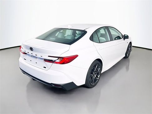 Used 2025 Toyota Camry SE image 7