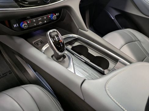 Used 2019 Buick Enclave Essence image 13