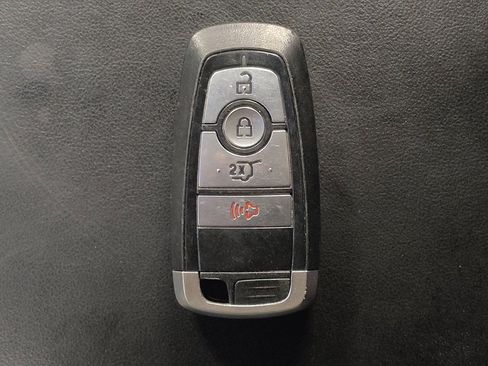 Used 2020 Ford Explorer XLT image 32