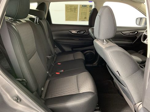 Used 2020 Nissan Rogue SV w/ Premium Package image 38