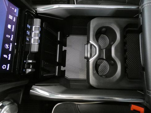 New 2026 RAM 1500 Laramie AWD/4WD image 17