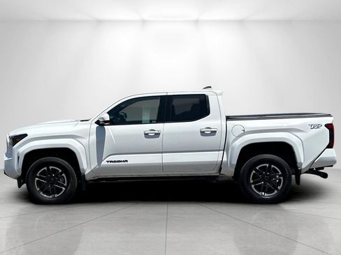 Used 2025 Toyota Tacoma TRD Sport AWD/4WD image 6