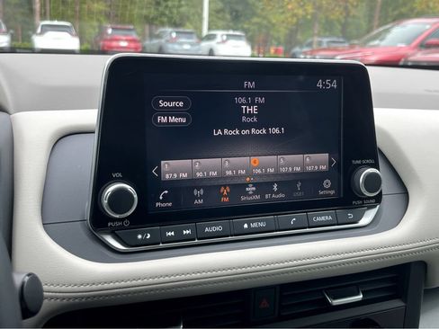 Used 2025 Nissan Rogue SV FWD image 22