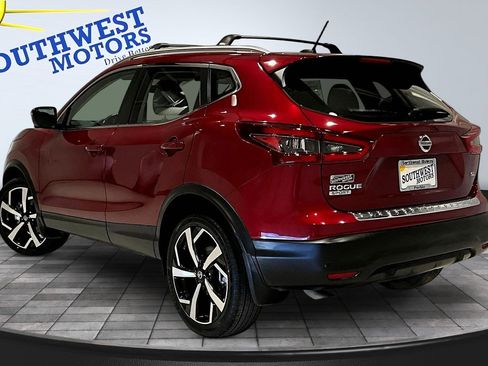 Used 2022 Nissan Rogue Sport SL image 4