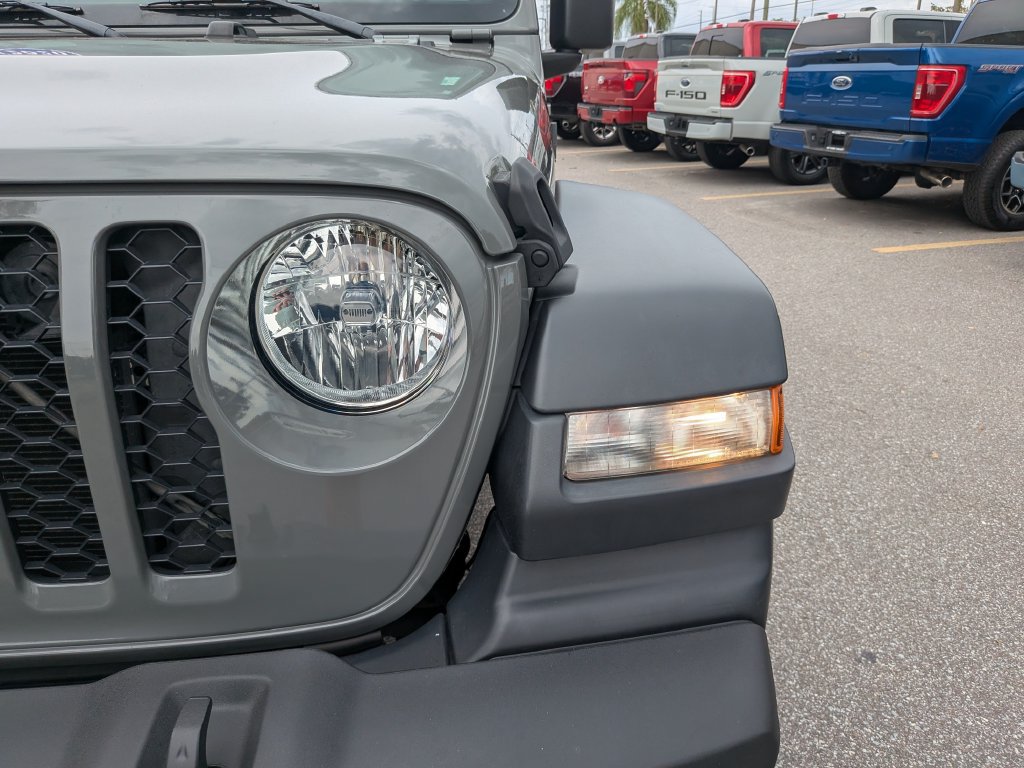 Used 2020 Jeep Gladiator Sport w/ Quick Order Package 24S AWD/4WD image 11