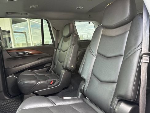Used 2016 Cadillac Escalade Premium image 31