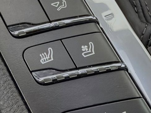 Certified 2021 Porsche Macan image 22