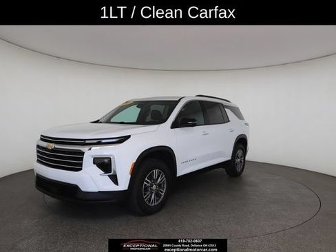 Used 2025 Chevrolet Traverse LT w/ Driver Confidence Package FWD image 2