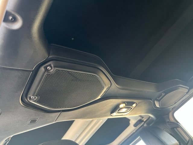 Used 2020 Jeep Gladiator Overland AWD/4WD image 12