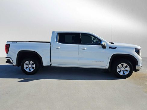 Used 2025 GMC Sierra 1500 SLE w/ Preferred Package image 2