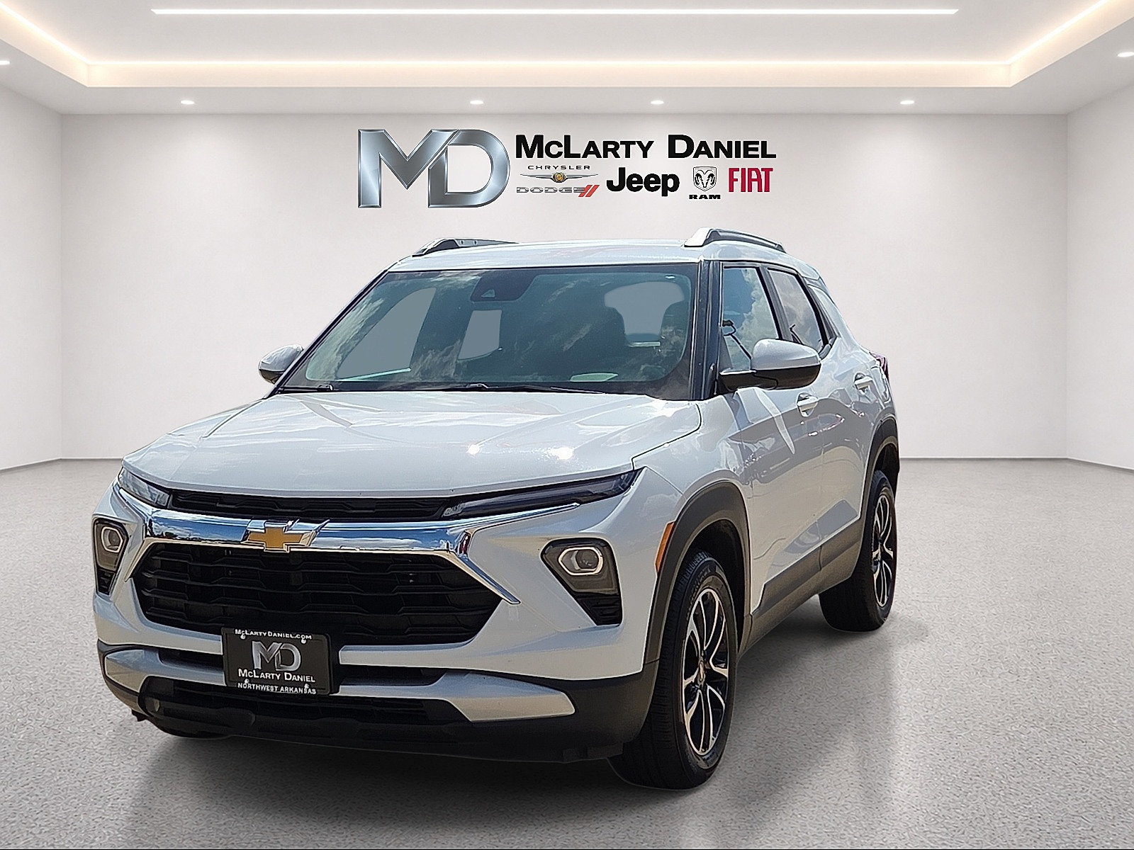 Used 2025 Chevrolet TrailBlazer LT FWD image 2