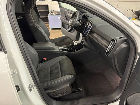 Used 2023 Volvo C40 P8 Recharge Ultimate AWD/4WD image 19