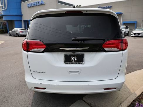 Used 2024 Chrysler Voyager LX FWD image 10