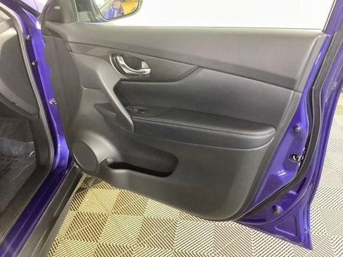 Used 2019 Nissan Rogue SV w/ Sun & Sound Touring Package image 21