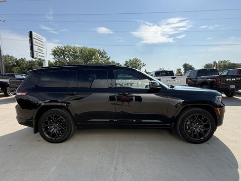 Used 2025 Jeep Grand Cherokee L Summit w/ Advanced Protech Group IV AWD/4WD image 40