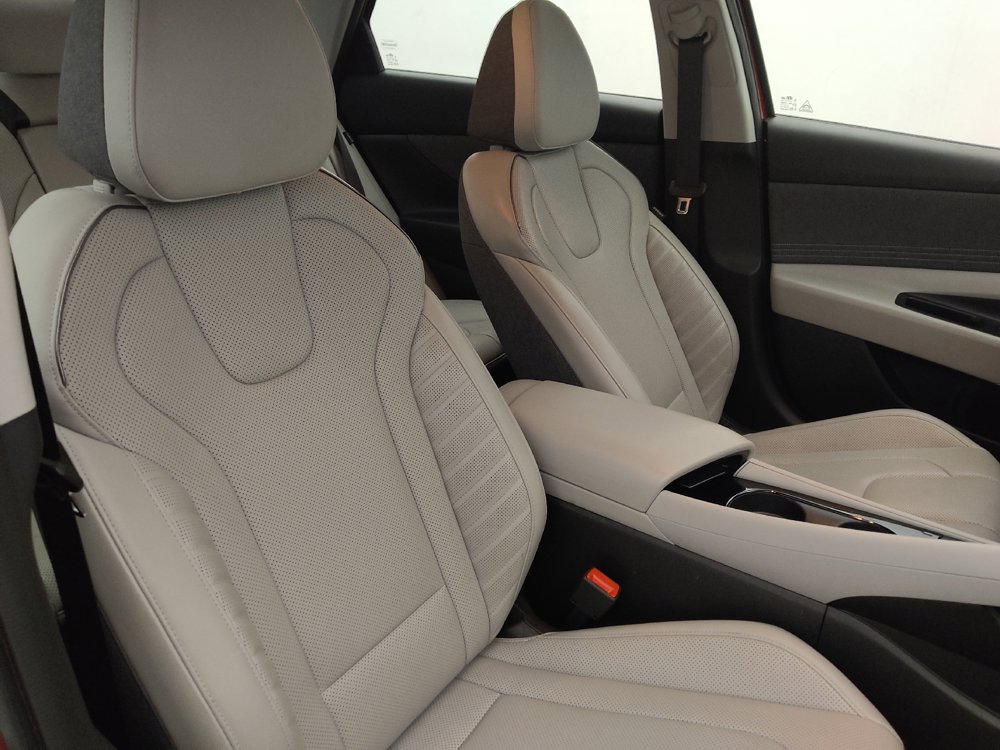Used 2025 Hyundai Elantra Limited FWD image 21