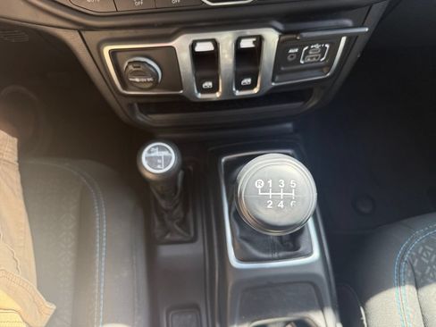 Used 2021 Jeep Wrangler Sport AWD/4WD image 28