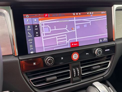 Certified 2026 Porsche Macan image 24