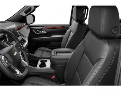 Used 2024 Chevrolet Suburban LT image 12