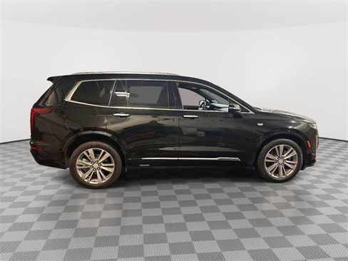 Used 2025 Cadillac XT6 Premium Luxury image 2