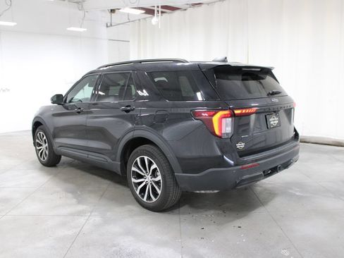 Used 2025 Ford Explorer ST-Line AWD/4WD image 7