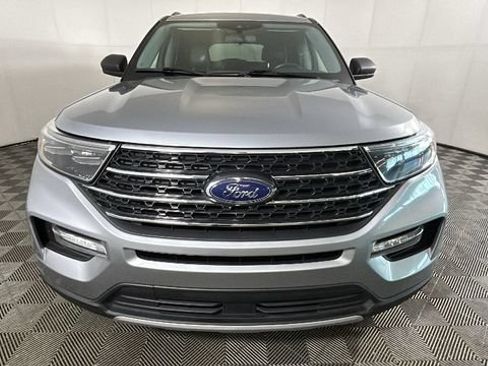 Used 2022 Ford Explorer XLT AWD/4WD image 7