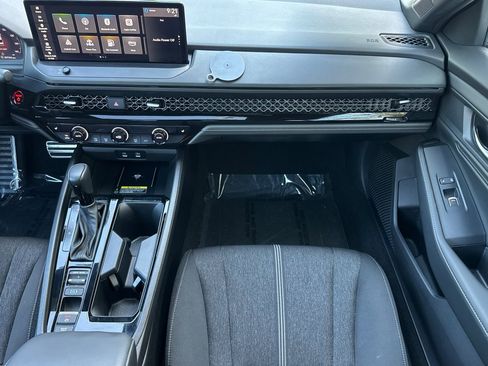 Used 2025 Honda Accord Sport image 28