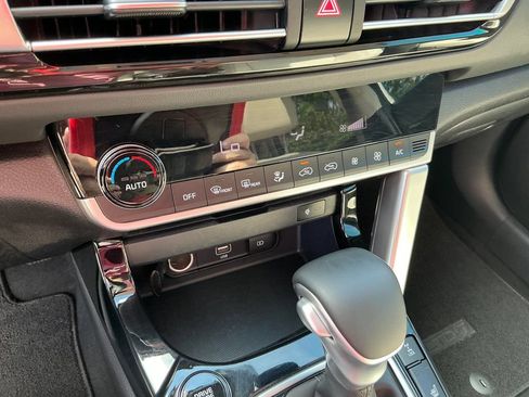 Used 2021 Kia Seltos SX w/ SX Sunroof Package AWD/4WD image 24