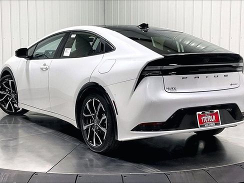 New 2026 Toyota Prius Plug-In Hybrid FWD image 3