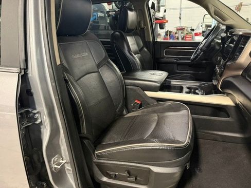 Used 2022 RAM 3500 Laramie AWD/4WD image 9