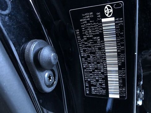 Certified 2025 Toyota Corolla LE image 32