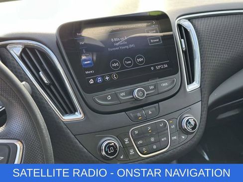 Used 2020 Chevrolet Malibu LT image 3