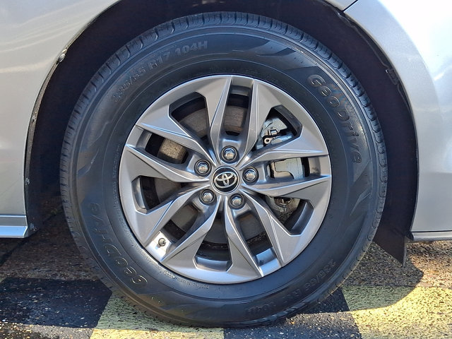 Certified 2025 Toyota Sienna XLE FWD image 8