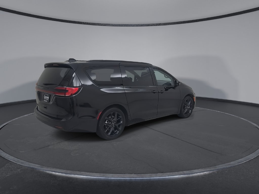 Certified 2025 Chrysler Pacifica Limited FWD image 17