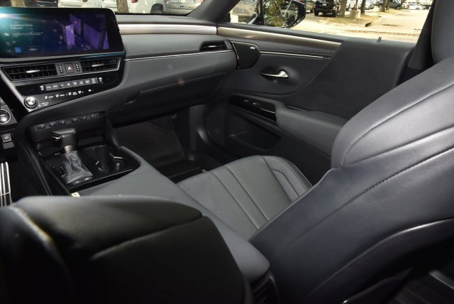 Used 2024 Lexus ES 300h F Sport w/ Accessory Package (Z1) FWD image 17