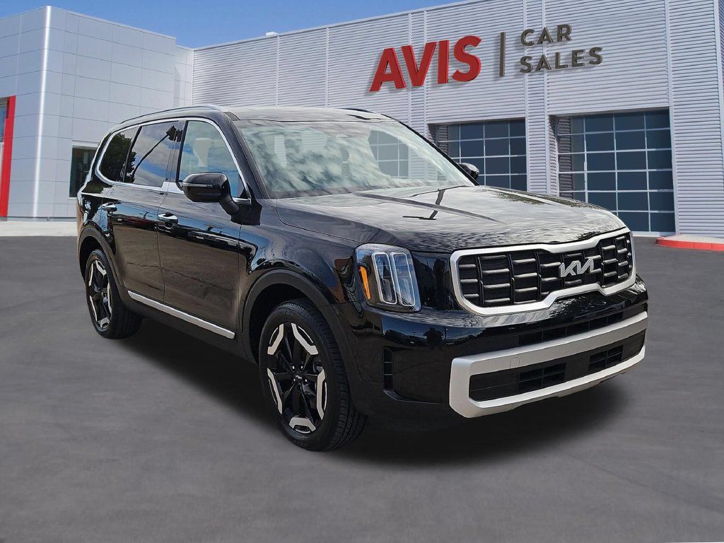 Used 2025 Kia Telluride S FWD image 3