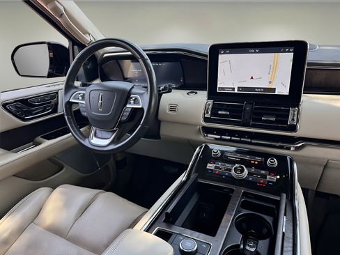 Used 2021 Lincoln Navigator Reserve w/ Luxury Package AWD/4WD image 7