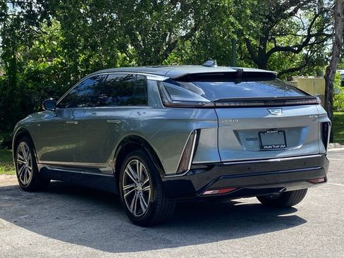 Used 2024 Cadillac Lyriq Luxury AWD/4WD image 6