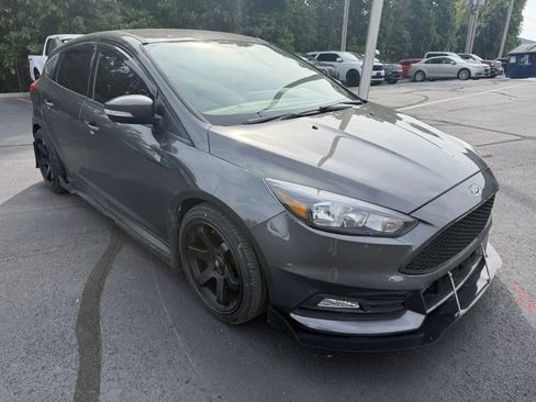 Used 2018 Ford Focus ST FWD image 5