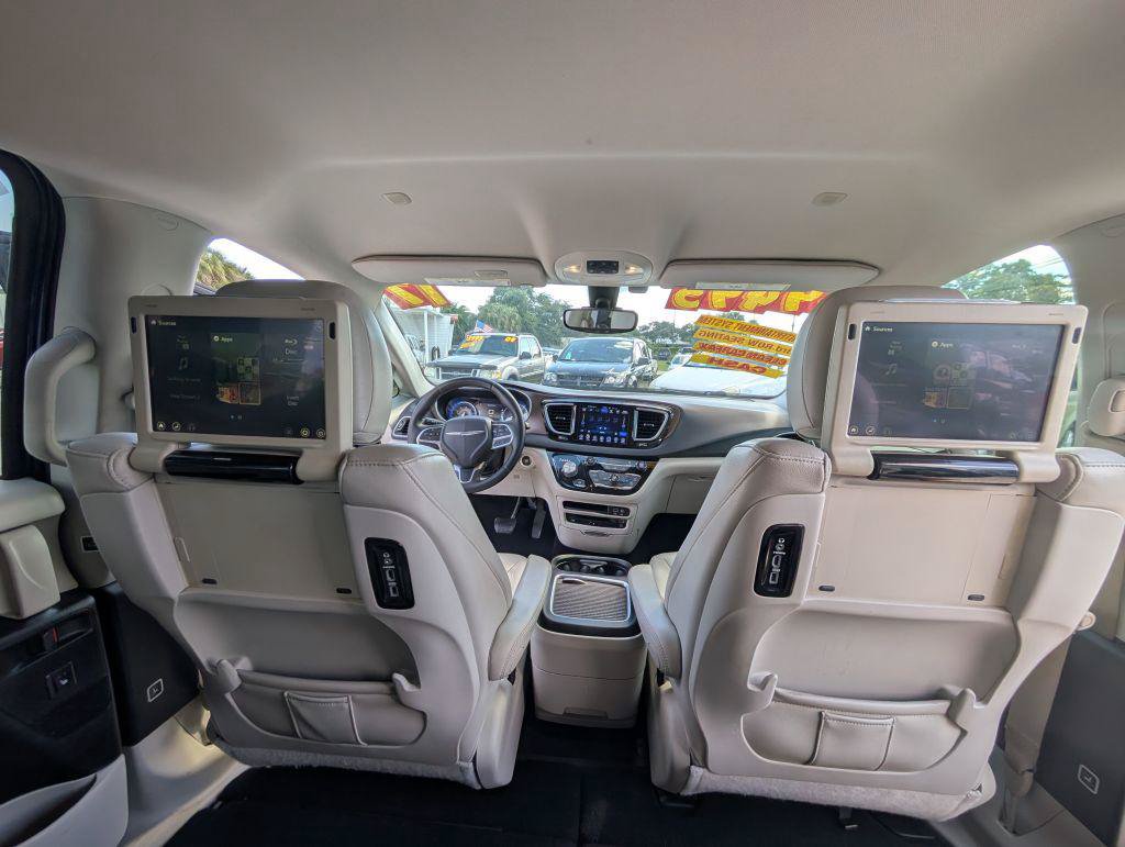 Used 2017 Chrysler Pacifica Touring-L Plus w/ Tire & Wheel Group FWD image 15