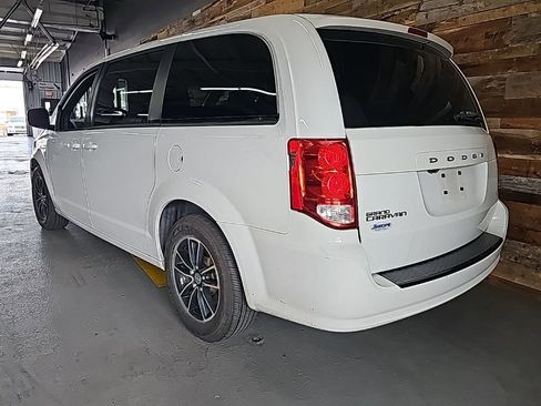 Used 2018 Dodge Grand Caravan SXT w/ Driver Convenience Group image 4