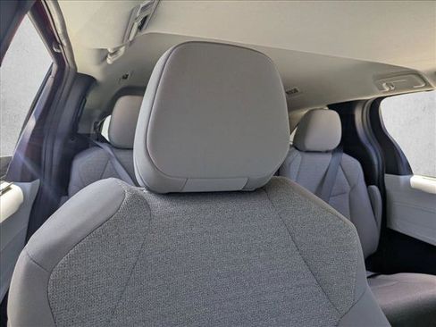 Used 2025 Toyota Sienna LE w/ LE Plus Package AWD/4WD image 15