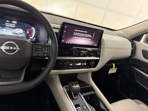 New 2026 Nissan Pathfinder SL w/ SL Premium Package FWD image 19