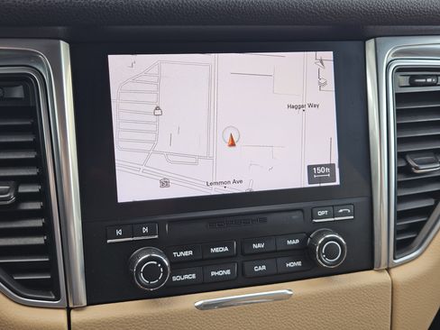 Used 2018 Porsche Macan image 17