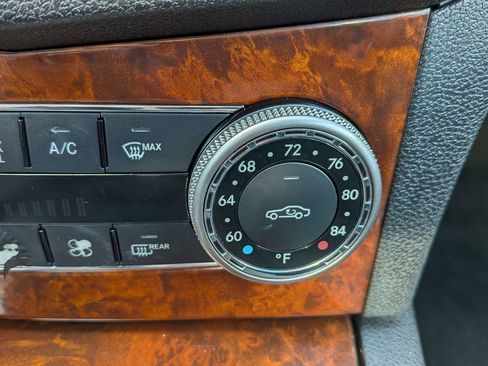 Used 2009 Mercedes-Benz C 300 Sedan image 29