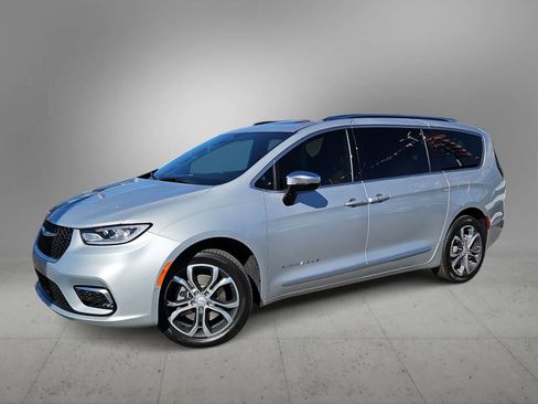 New 2026 Chrysler Pacifica Pinnacle image 1